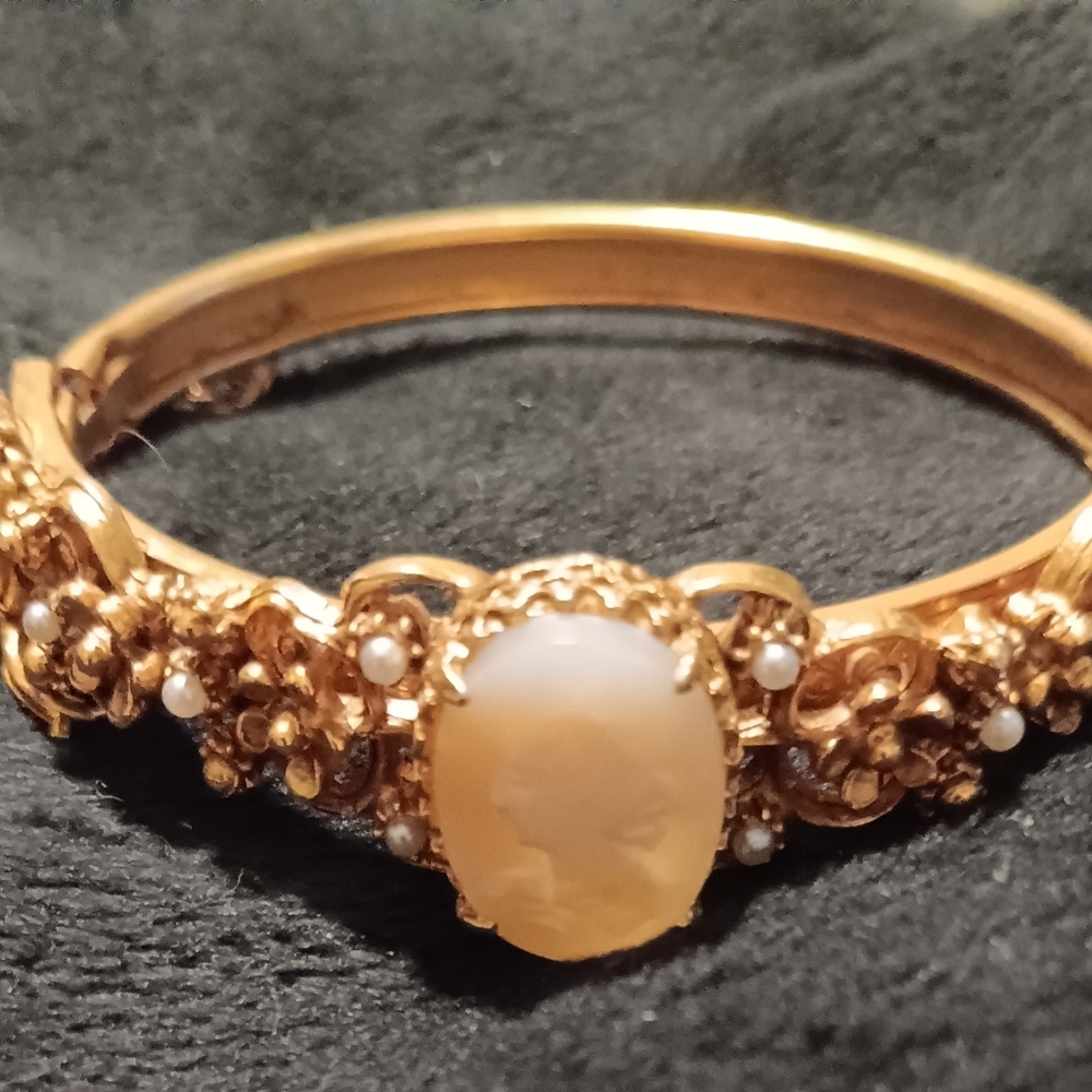Vintage Florenza Cameo Bangle Bracelet